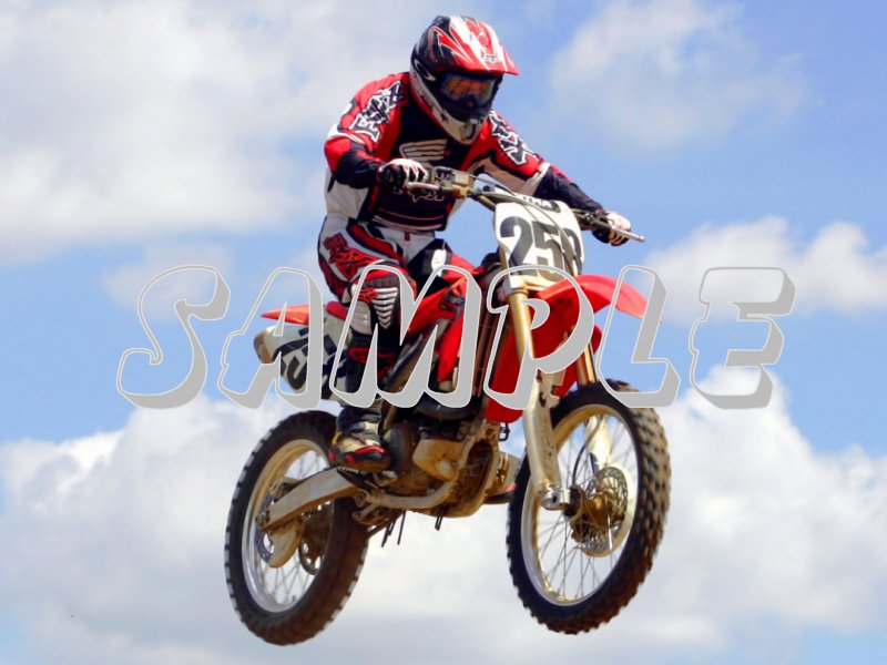 Rider 258
Rider 258 flies over a jump
