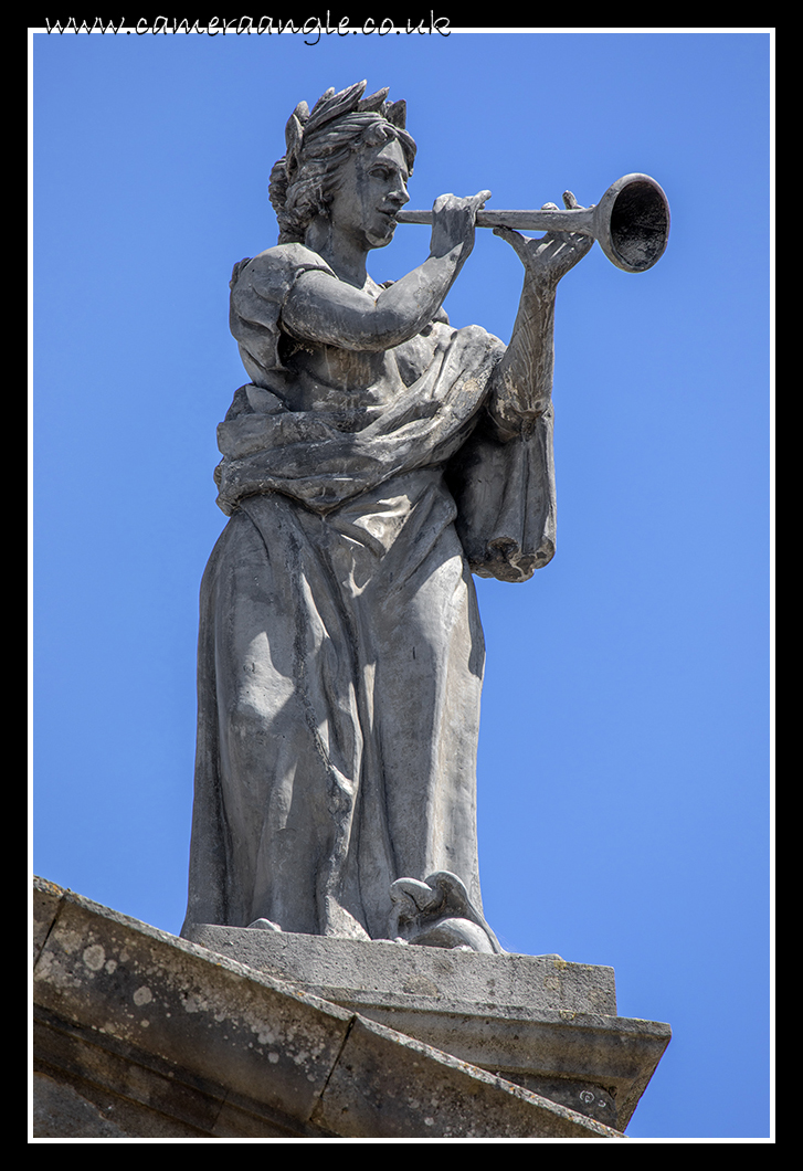 Horn
Keywords: Oxford Statue Horn