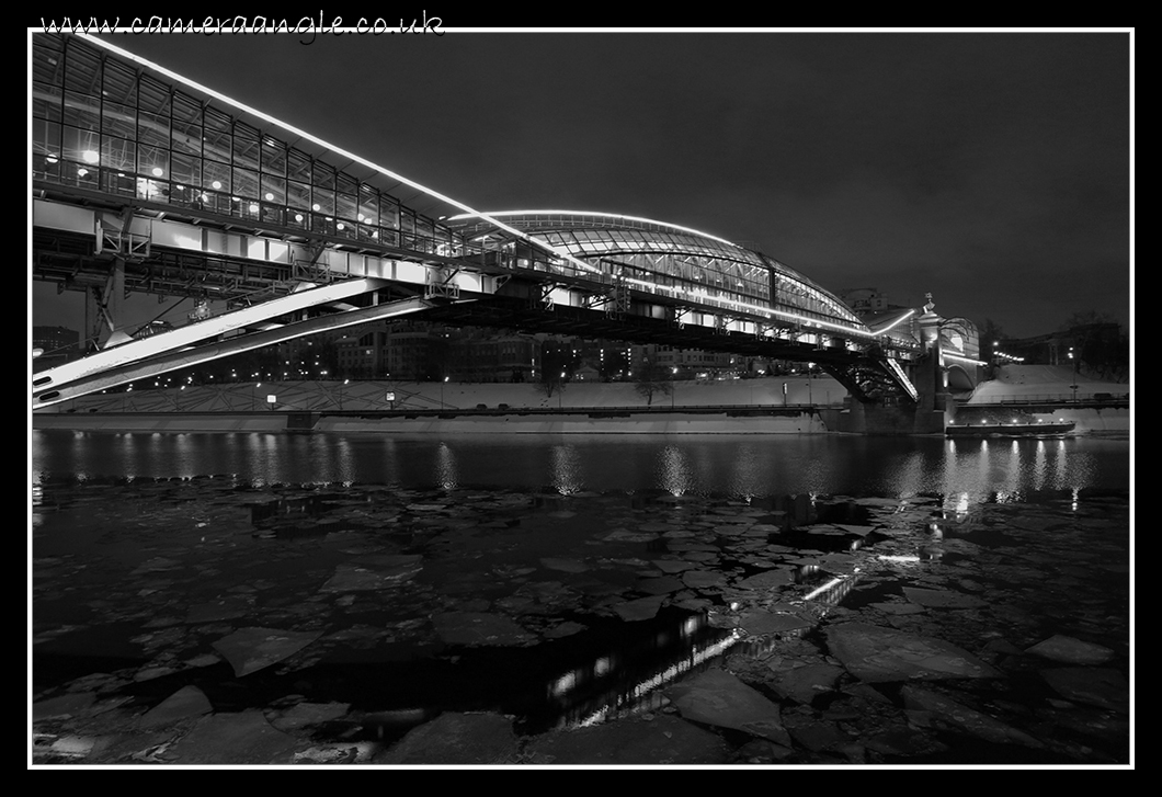 Bridge
Kiev's Bohdan Khmelnytsky foot-bridge in Moscow
Keywords: Kiev Bohdan Khmelnytsky foot-bridge in Moscow
