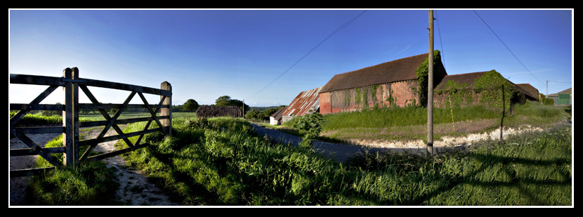 Farm
Panorama of a farm at the back of Portsdown Hill
Keywords: farm