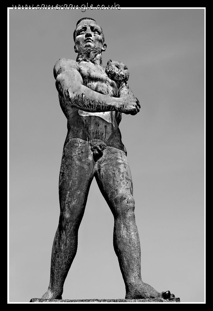  Hameensilta bridge hunter statue
This is one of four statues of hunters in Hameensilta, Tampere Finland
Keywords:  Hameensilta bridge hunter statue Tampere Finland