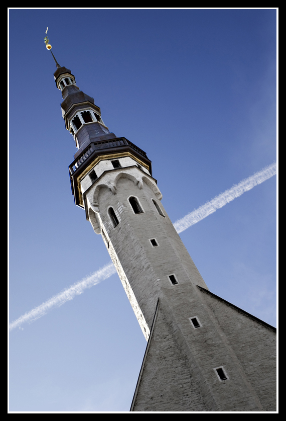 Tallinn church steeple
Tallinn church steeple set against a jet streamed sky

Keywords: Tallinn church steeple