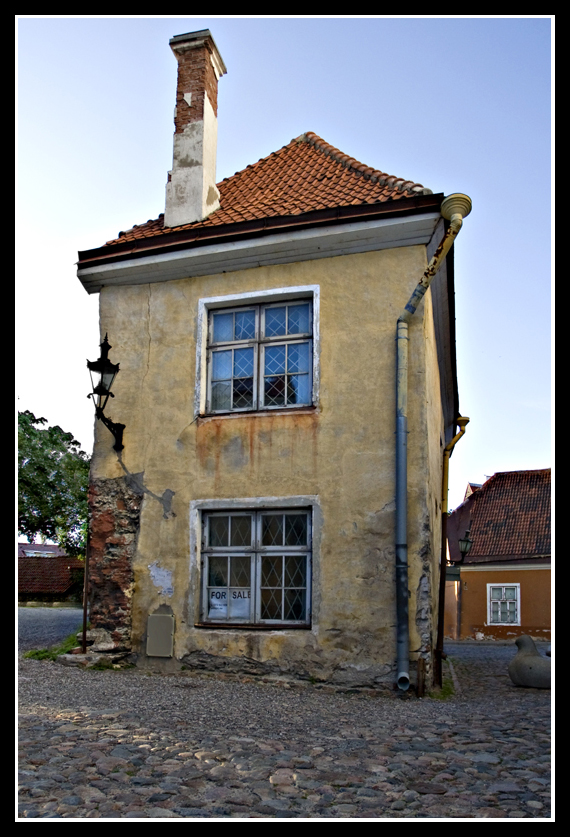 For Sale
Tallinn old town house, you can't see from this angle, but the house goes back two or three house lenghts too, its pretty big.
Keywords: Tallinn old town house