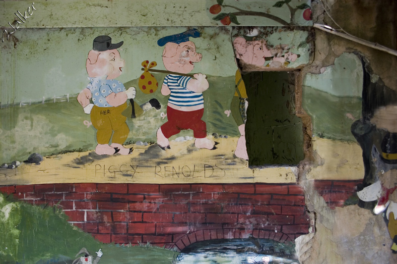 2 little pigs
Well there was three, the wolf got one and time will get the rest. A rotting murial in a crumbling building.
Keywords: Woodside Isle of Wight