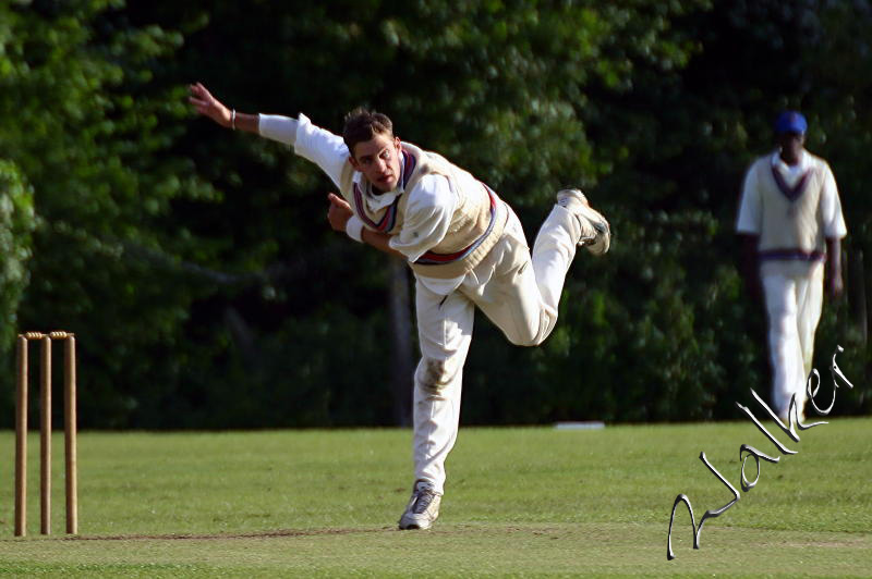 Bowler
A bowler tries hard to get his opponent out.
