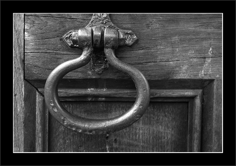 Knock Knock
Who's there?
Keywords: Knocker handle
