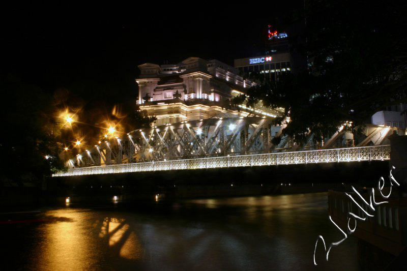 Singapore Bridge
Brigde over a river in Singapore
