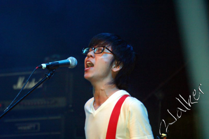 Concert Singer
Taken at an outdoor Singapore concert (on an enclosed stage)
