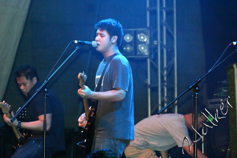 Concert Singer
Taken at an outdoor Singapore concert (on an enclosed stage)
