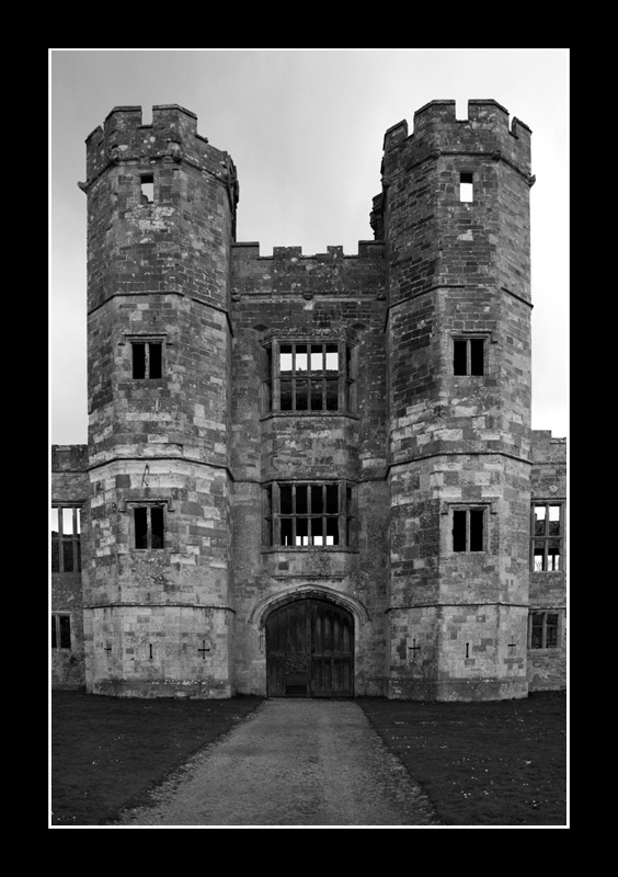 Tichfield Abbey
Tichfield Abbey main door
Keywords: Tichfield Abbey door