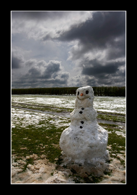 You can smile now Mr Snowman
But we know whats cummin :)
Keywords: snowman