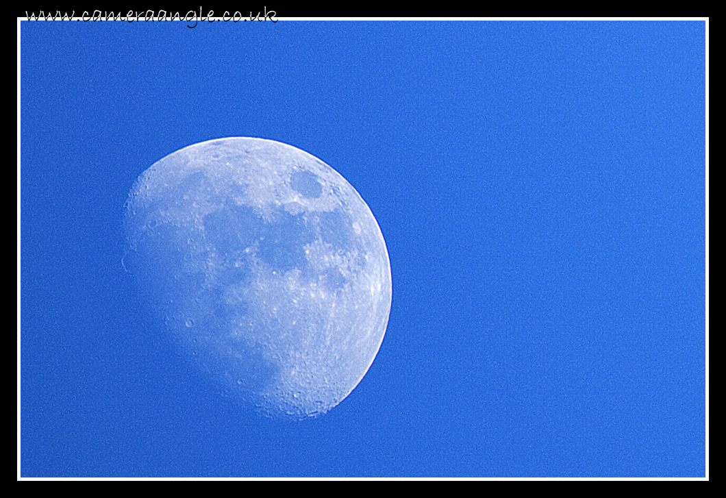 Day Moon
Keywords: Moon sky