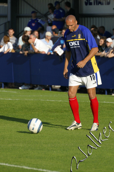 Ivica Mornar
Ivica Mornar lines up a cross against Havant and Waterlooville.
Keywords: Ivica Mornar Portsmouth FC Football