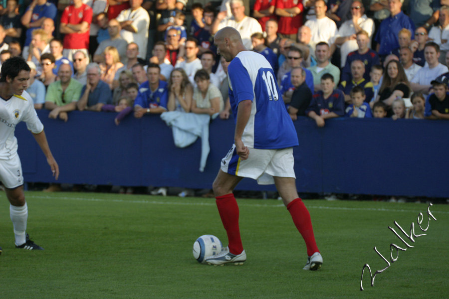 Ivica Mornar
Ivica Mornar runs at the Havant and Waterlooville defence.
Keywords: Ivica Mornar Portsmouth FC Football