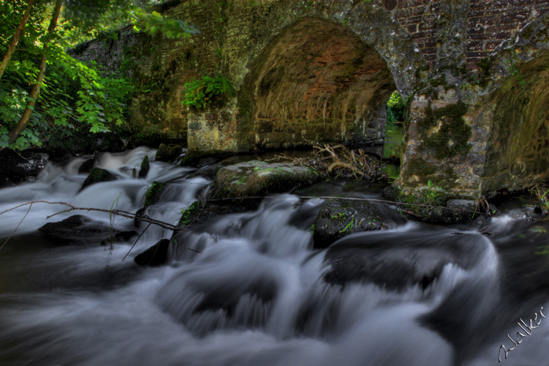 Bridge over river ?
A river flows over rocks under a bridge at a castle
Keywords: River Bridge