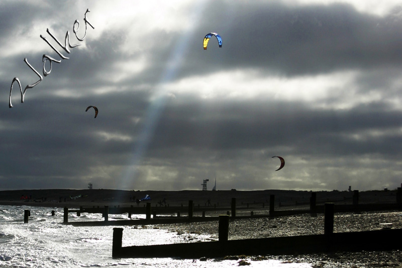 Kite Surfers
Kite Surfers surf under the setting sun rays
Keywords: kite surfer sun ray hayling