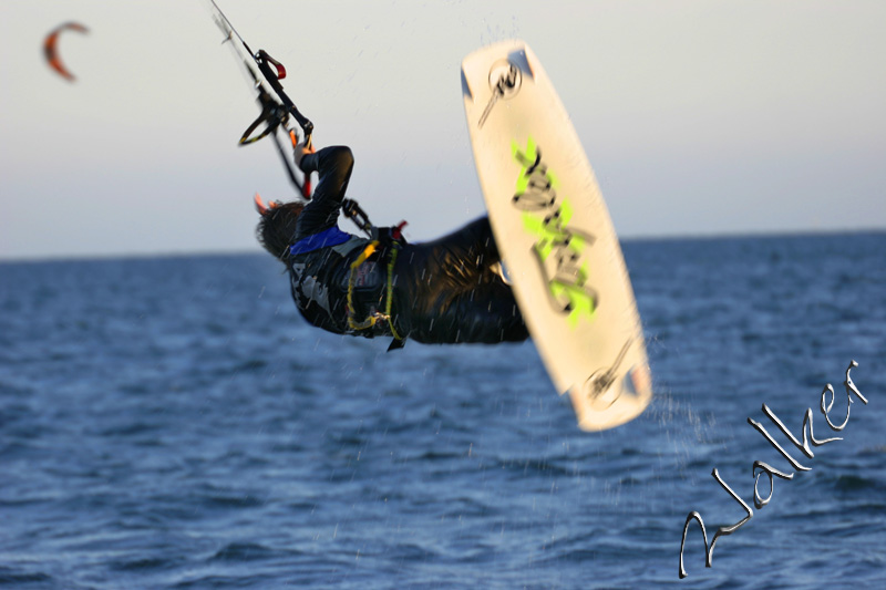 Sam Light kite surfer
Sam Light kite surfer goes airbourne
Keywords: Sam Light Kite Surfer