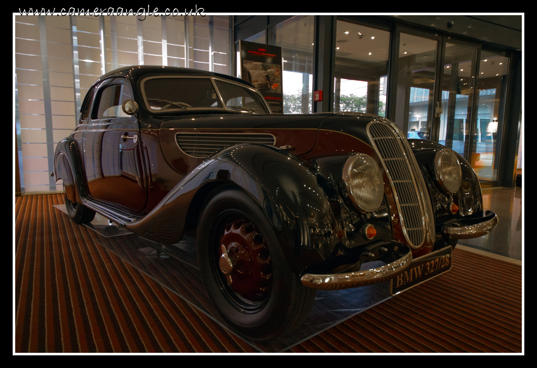 BMW 327/28
An old BMW sitting in a hotel lobby (Westin, Munich - Germany)
Keywords: BMW