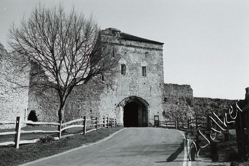Portchester Castle Main Entrance
The Main Entrance to Portchester Castle
Keywords: Portchester Casle Entrance 35mm
