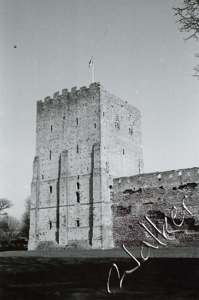 Portchester Castle Tower
Portchester Castle Tower, viewed from outside the castle.
Keywords: Portchester Casle Tower 35mm
