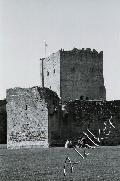 Portchester Castle Tower
The tower at Portchester castle, viewed from inside the castle grounds.
Keywords: Portchester Casle Tower 35mm