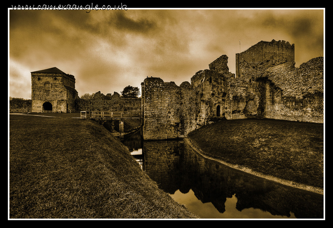 Portchester Castle
Portchester Castle in Gold, I just like the way the colour works with this shot
Keywords: Portchester Castle