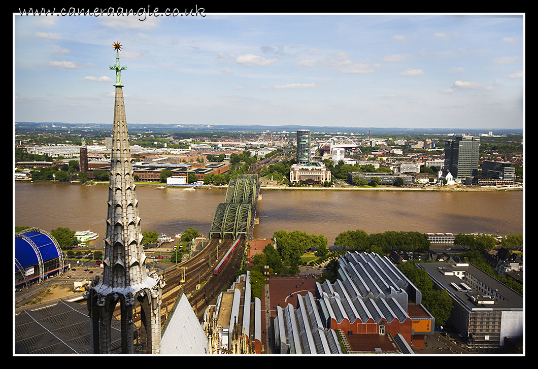 Rhine_and_Hohenzollern_Bridge.jpg