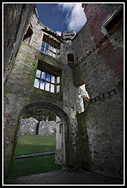 Titchfield Abbey
Titchfield Abbey, just inside the main entrance (main door behind me)
Keywords: Titchfield Abbey