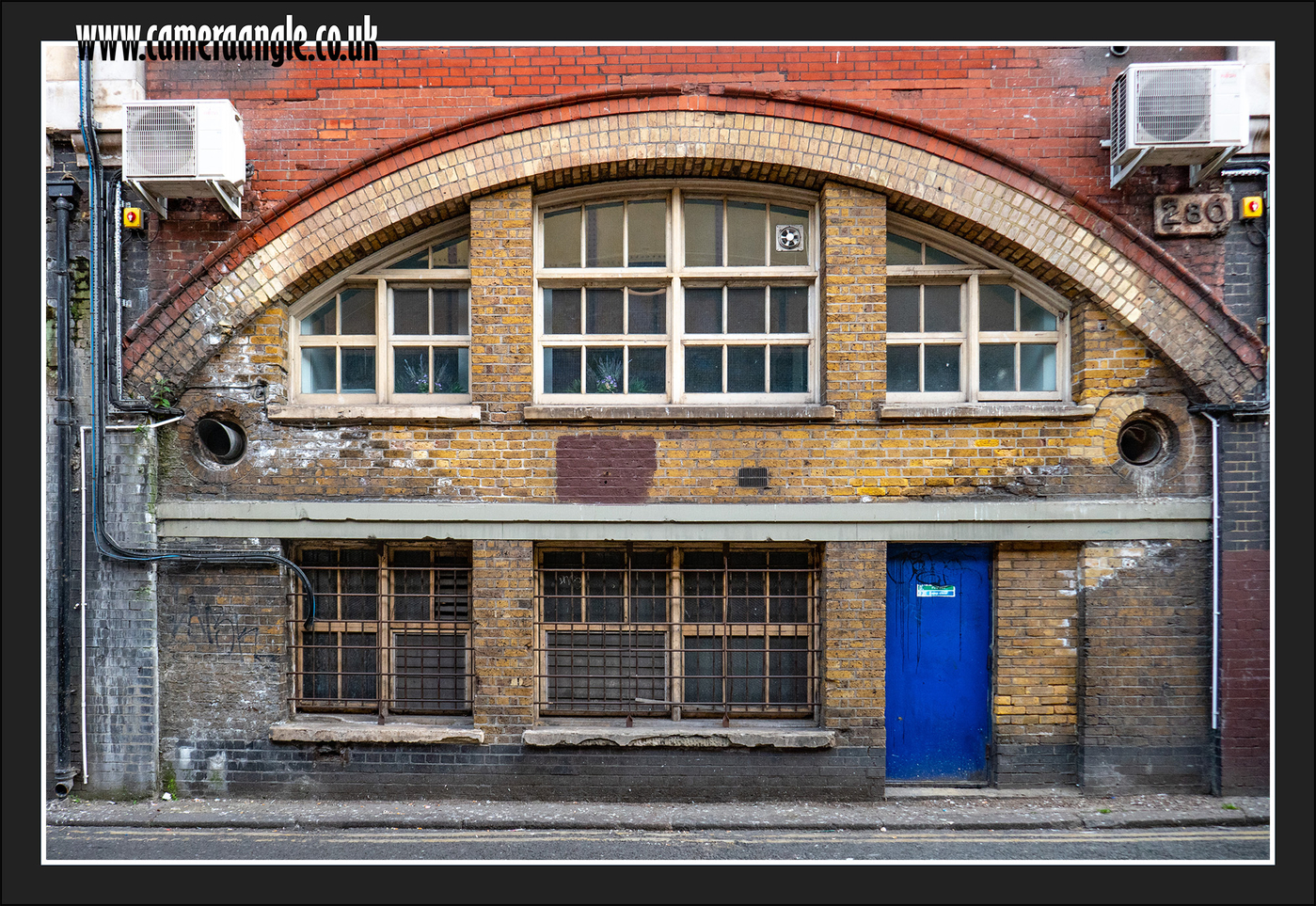 London_Classic
A pretty old London industrial unit
Keywords: old London industrial unit