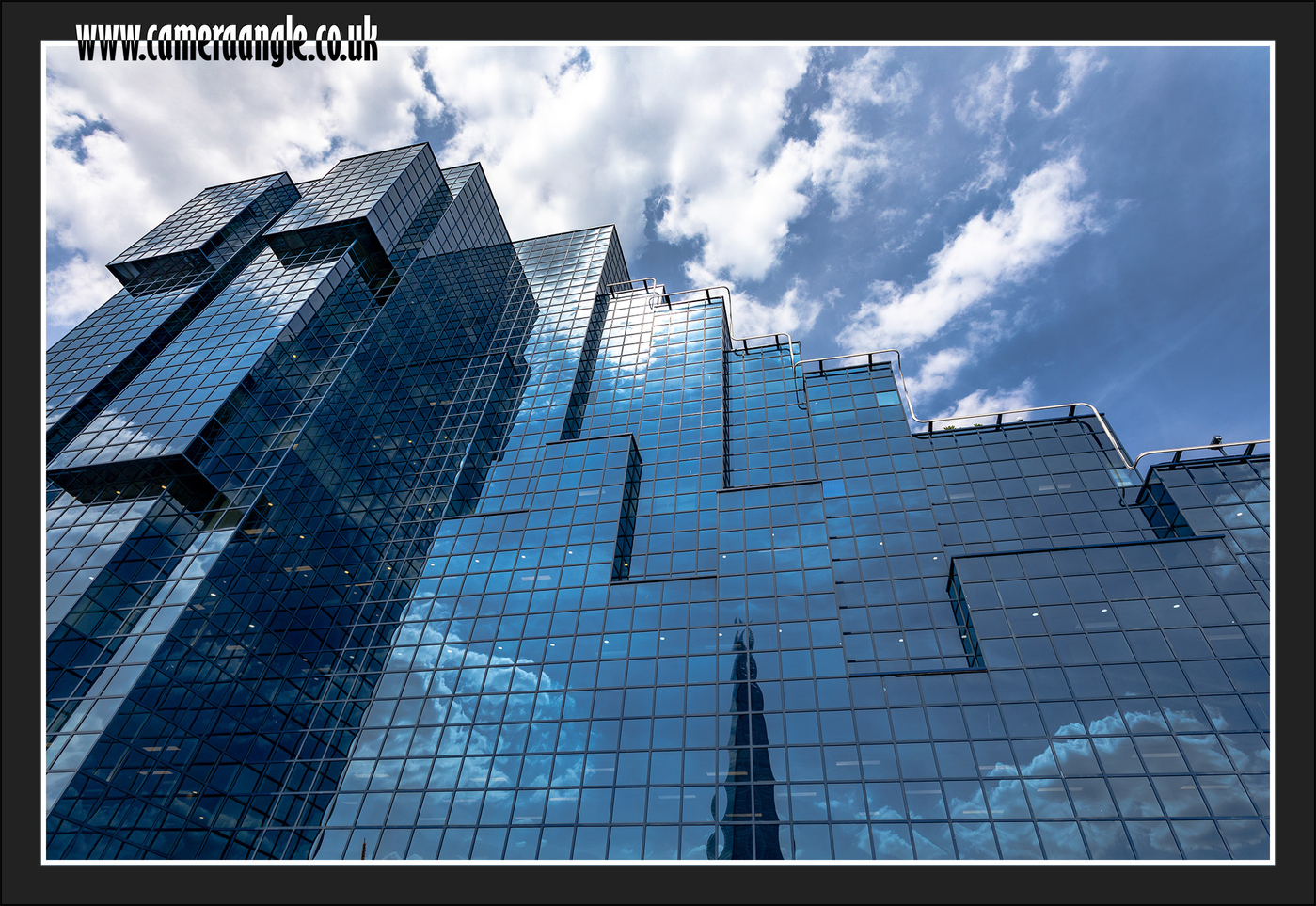 London_True_Blue
Keywords: London Building Blue