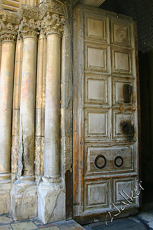 1000YearOldWoodenDoor Church of the Holy Sepulchre.jpg