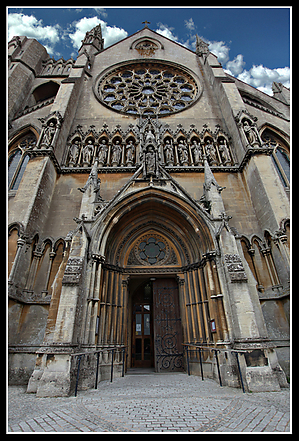 Arundel_Cathedral_Entrance.jpg