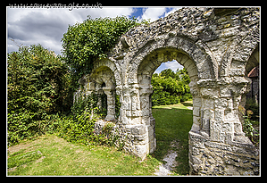 Boxgrove_Priory_Arch.jpg