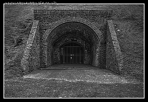 Dover_Castle_Tunnel.jpg