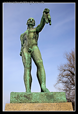 Hameensilta_bridge_hunter_statue_2.jpg