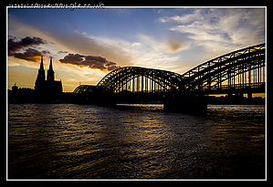 Hohenzollern_Bridge_Sunset.jpg