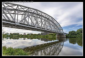 Most_Jozefa_Pilsudskiego_Bridge.jpg