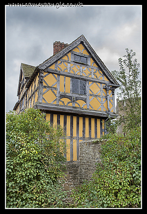 Stokesay_Castle.jpg