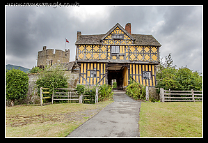 Stokesay_Castle_Entrance.jpg