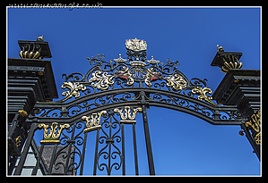 Tewkesbury_Abbey_Gate.jpg