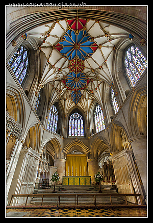 Tewkesbury_Abbey~0.jpg