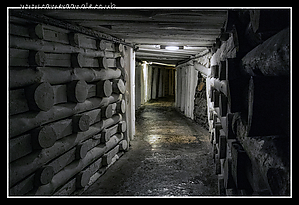 Wieliczka_Salt_Mine_Tunnels.jpg